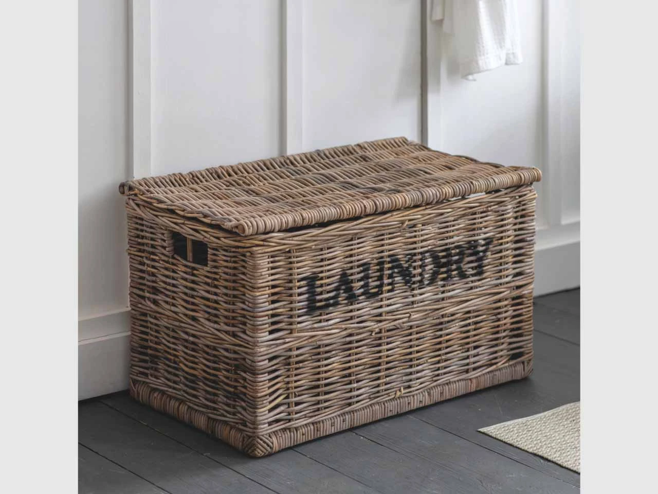 Dark And Lights Laundry Chest - Rattan