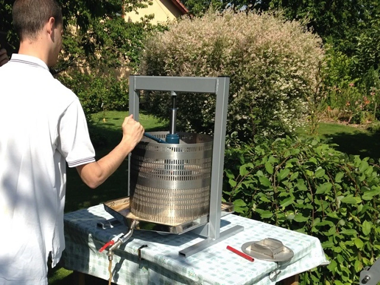 Vares 50 Litre Stainless Steel Hydraulic Fruit Press